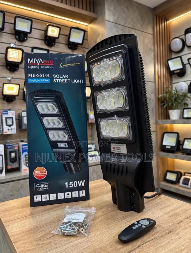MIYAEKS 150W Solar Street Light Featuring Three Bright LED Modules - main view