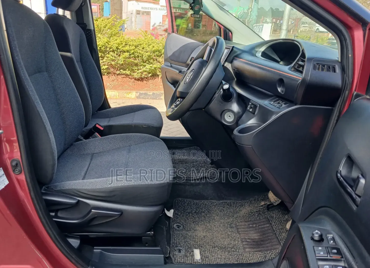 Toyota Sienta 2017 Brown
