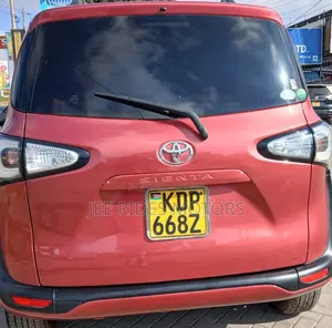 Toyota Sienta 2017 Brown