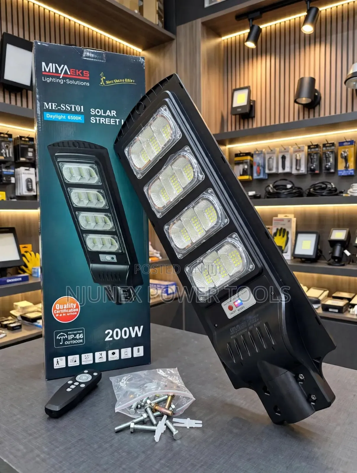 Miyaeks ME-SST01 200W Solar Street Light an Integrated LED Panel