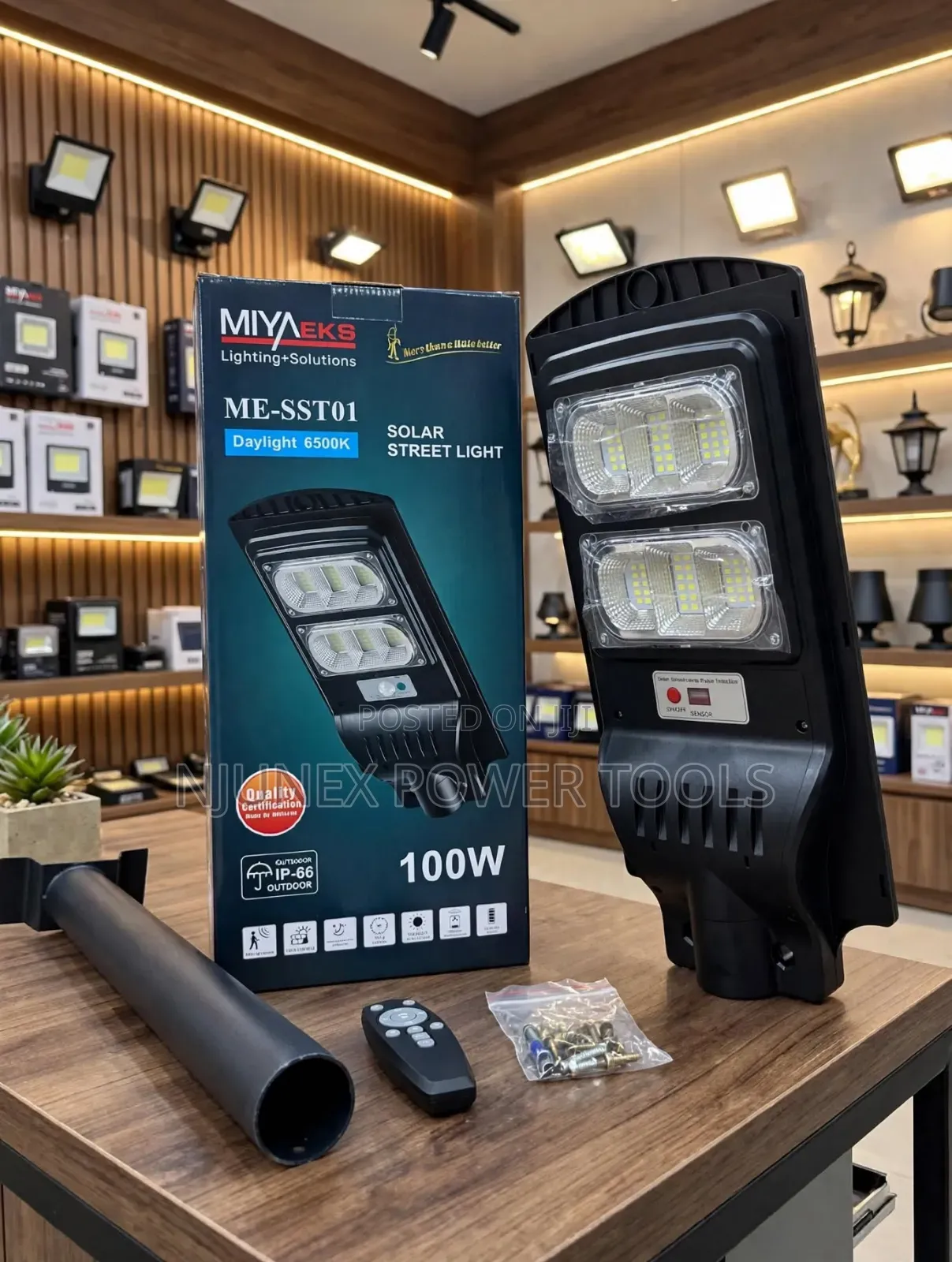 Miyaeks ME-SST01 100W Solar Street Light,