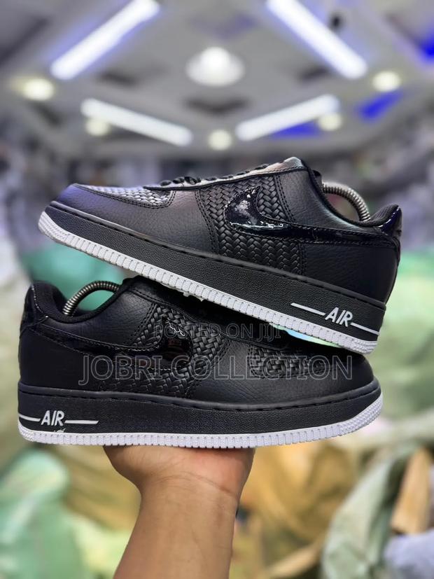 Nike AirForce 1 Low ” Woven Black “
Quality Leather Sneakers - main view