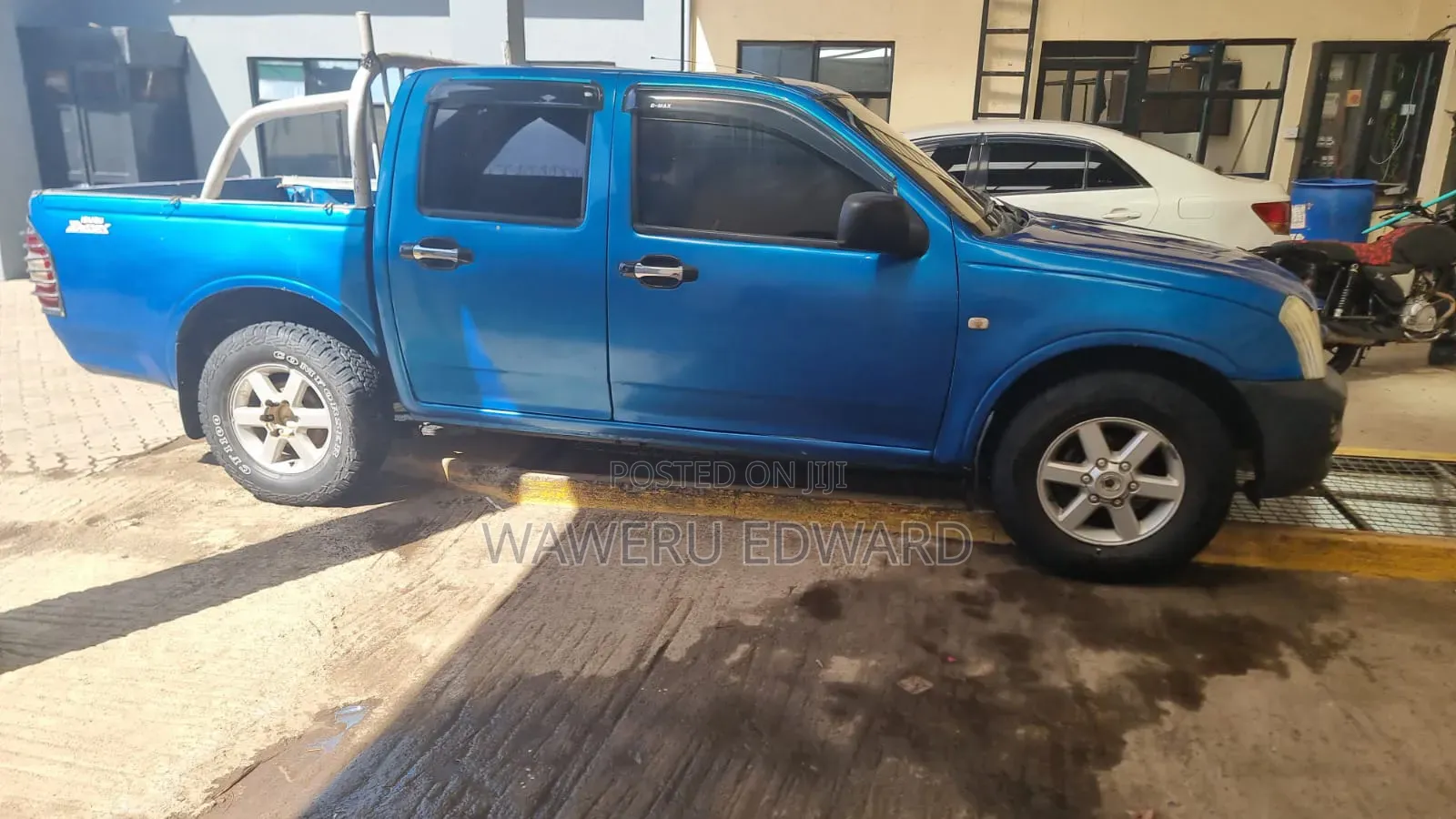Isuzu D-MAX 2010 Blue