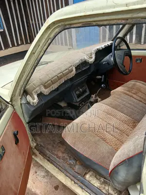Toyota Hilux 1990 Beige