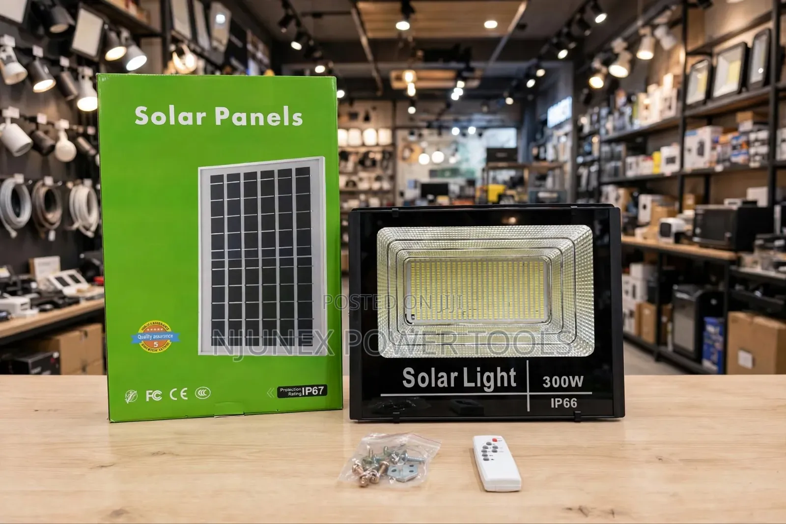300W Solar Flood Light Kit That Includes an LED Floodlight
