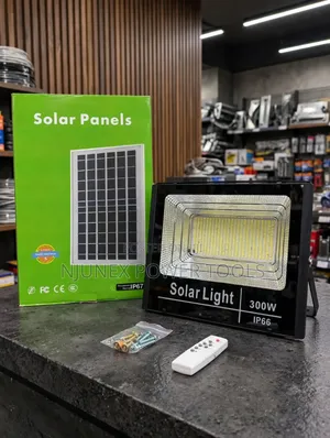 300W Solar Flood Light Kit That Includes an LED Floodlight