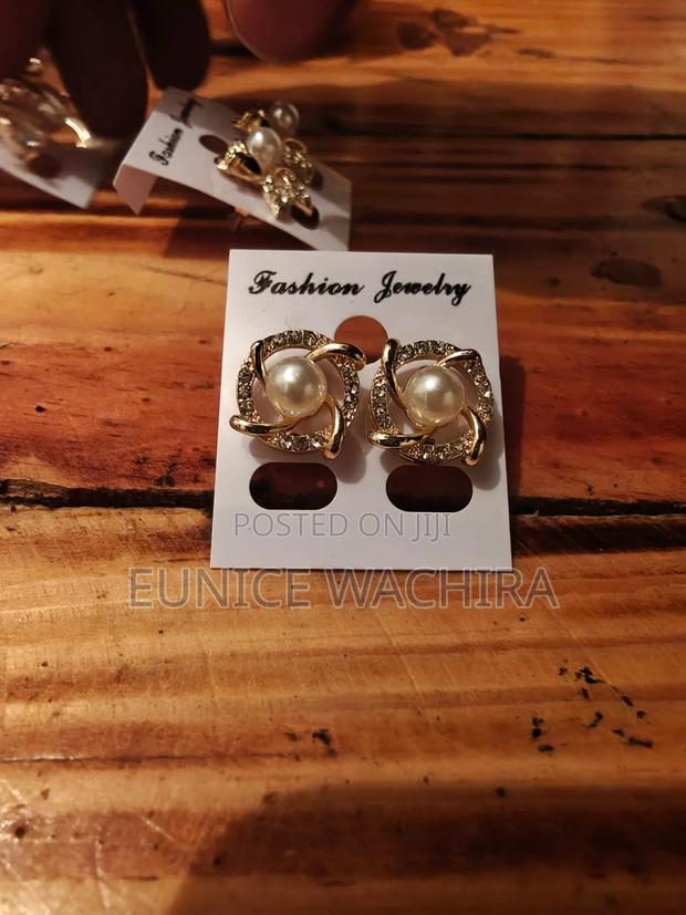 Trendy Vintage Earrings - thumbnail 2