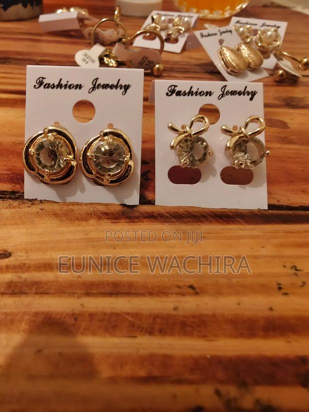Trendy Vintage Earrings - thumbnail 3