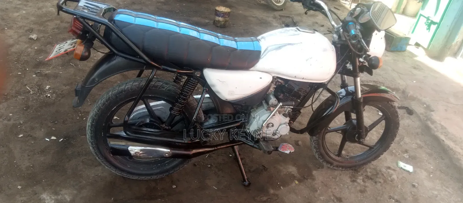 Bajaj Boxer 150 UG 2022 White