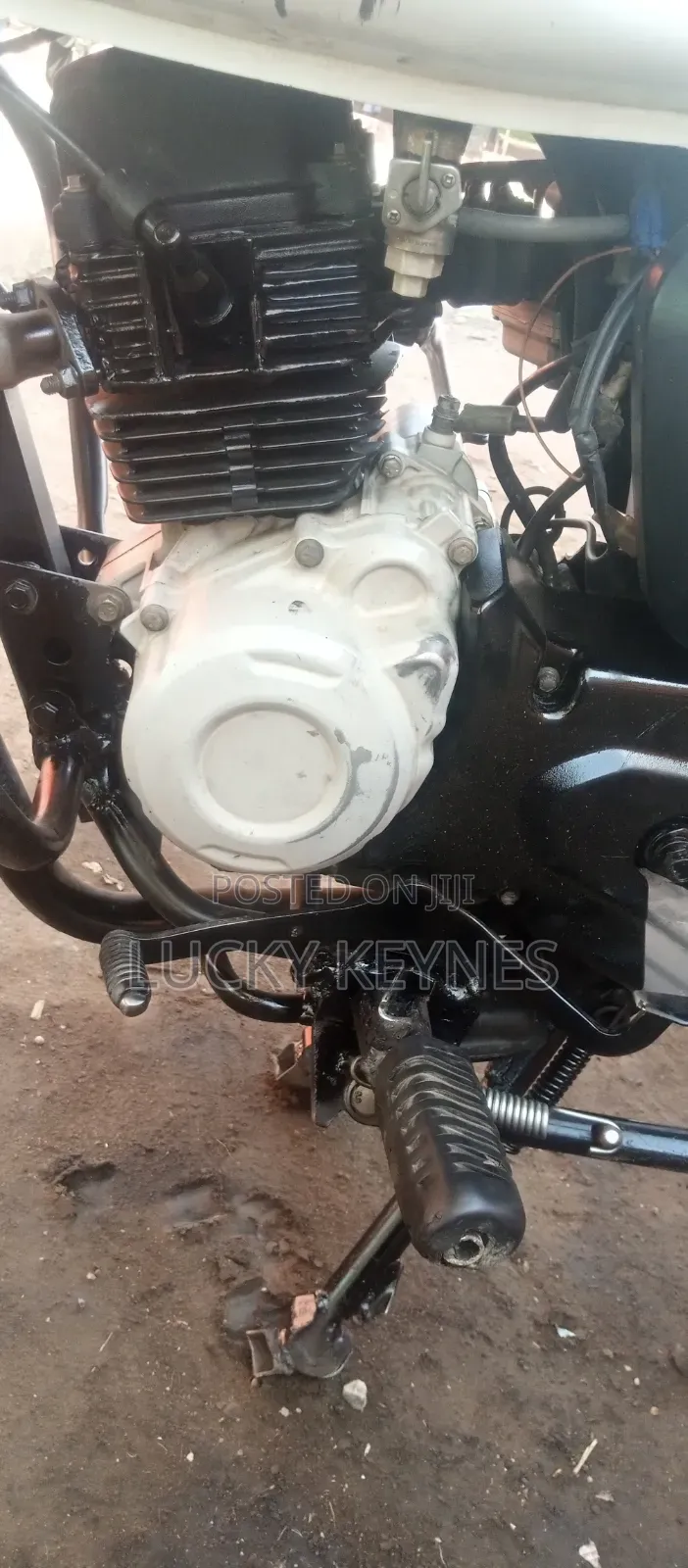 Bajaj Boxer 150 UG 2022 White