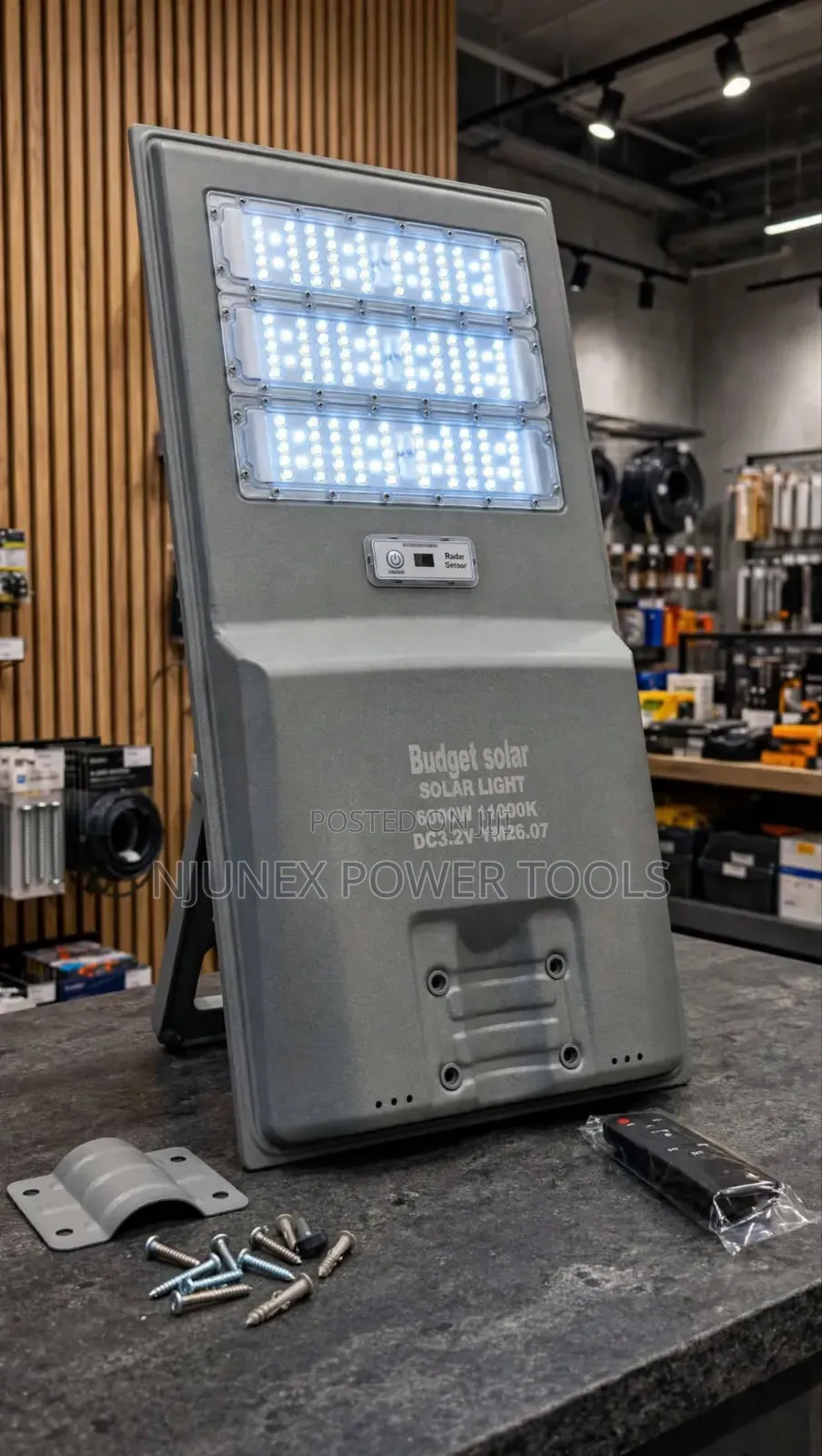 Budget Solar 6000W Solar Street Light With an Integrated LED Array,