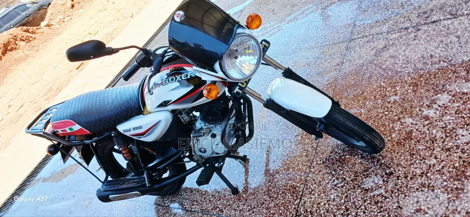 Bajaj Boxer 150 UG 2025 White