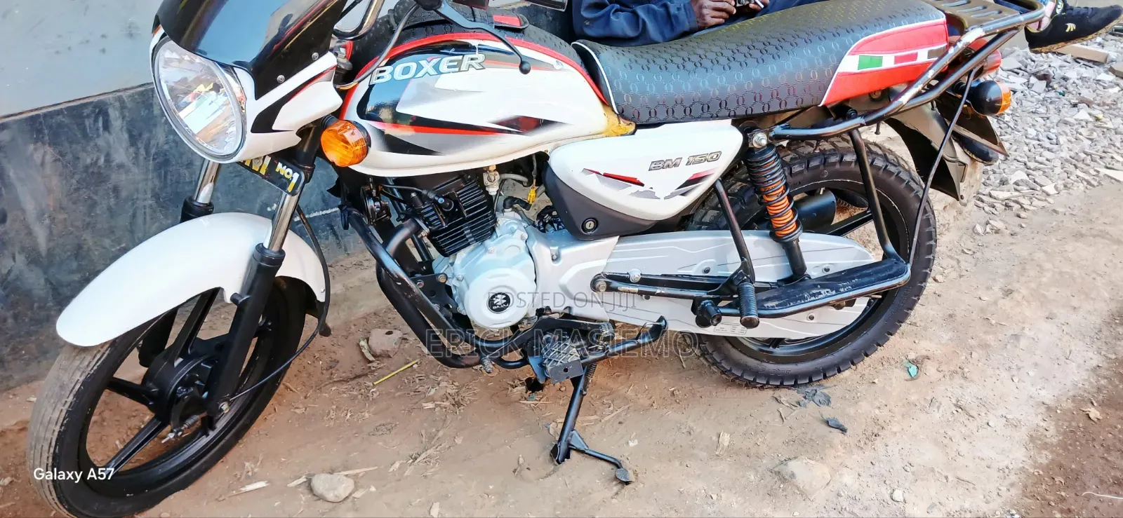 Bajaj Boxer 150 UG 2025 White
