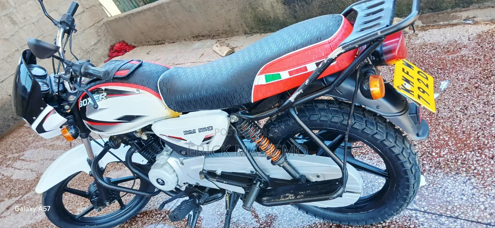Bajaj Boxer 150 UG 2025 White