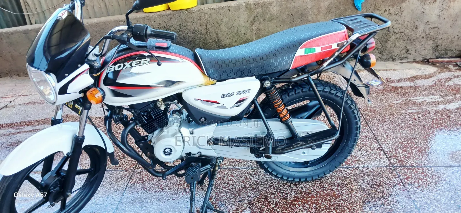 Bajaj Boxer 150 UG 2025 White