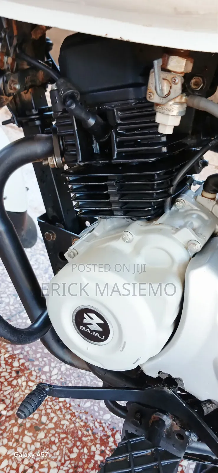 Bajaj Boxer 150 UG 2025 White