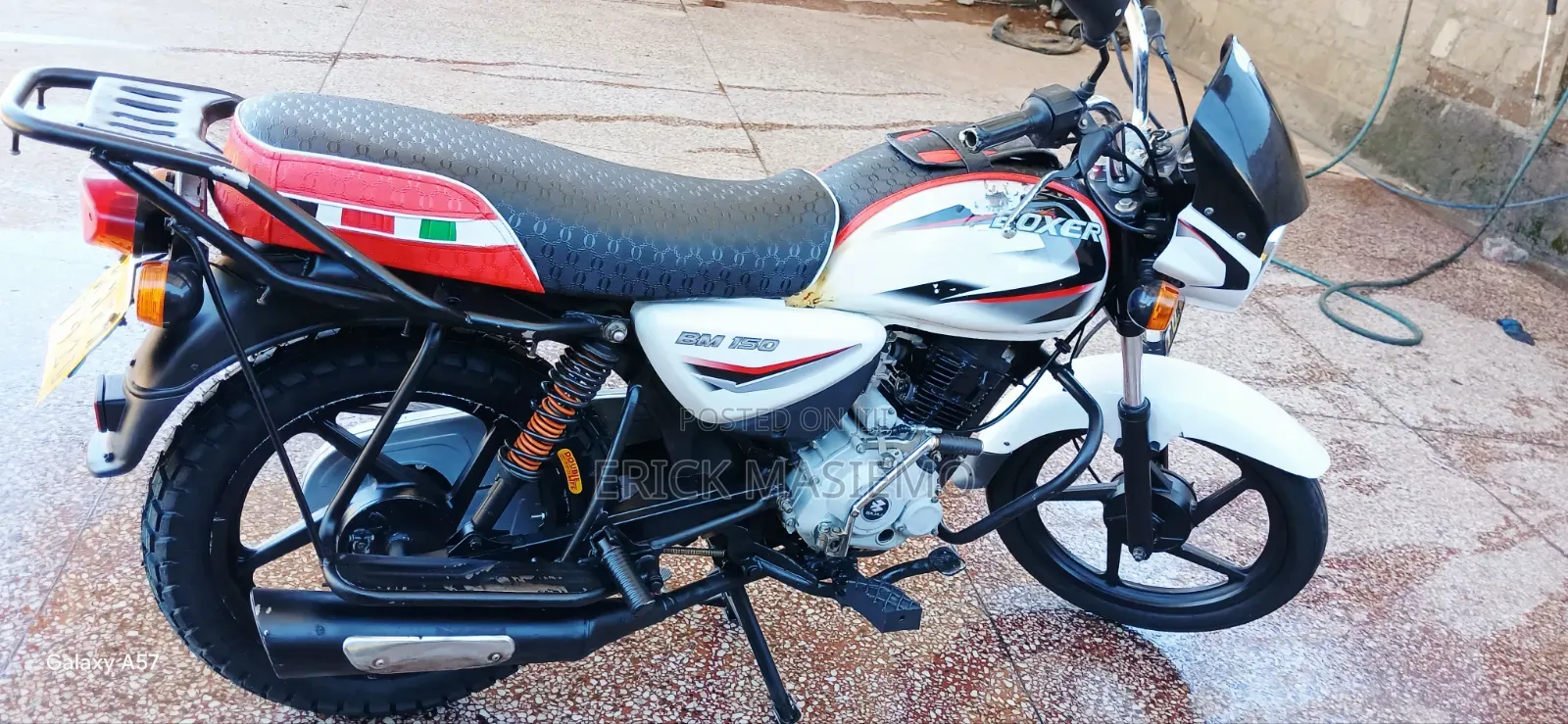 Bajaj Boxer 150 UG 2025 White