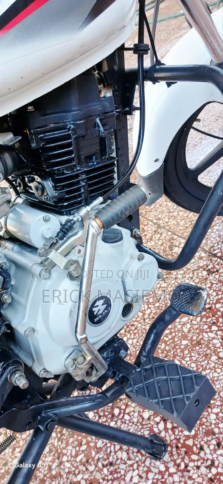 Bajaj Boxer 150 UG 2025 White
