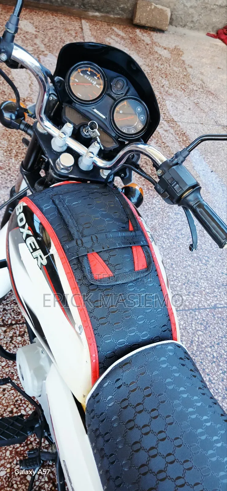 Bajaj Boxer 150 UG 2025 White
