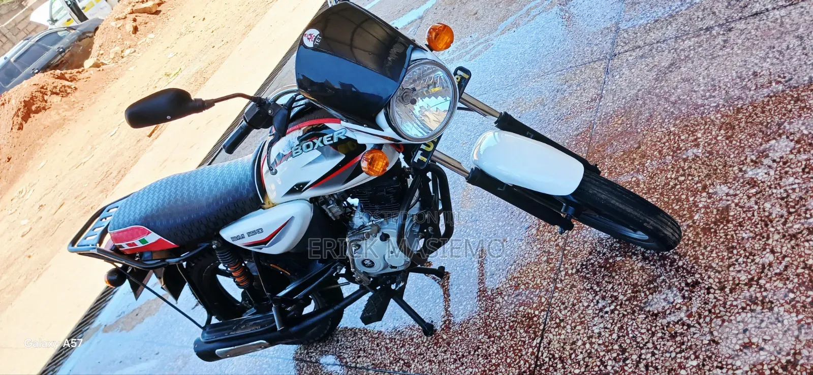 Bajaj Boxer 150 UG 2025 White