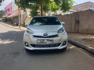 Toyota Ractis 2016 Silver