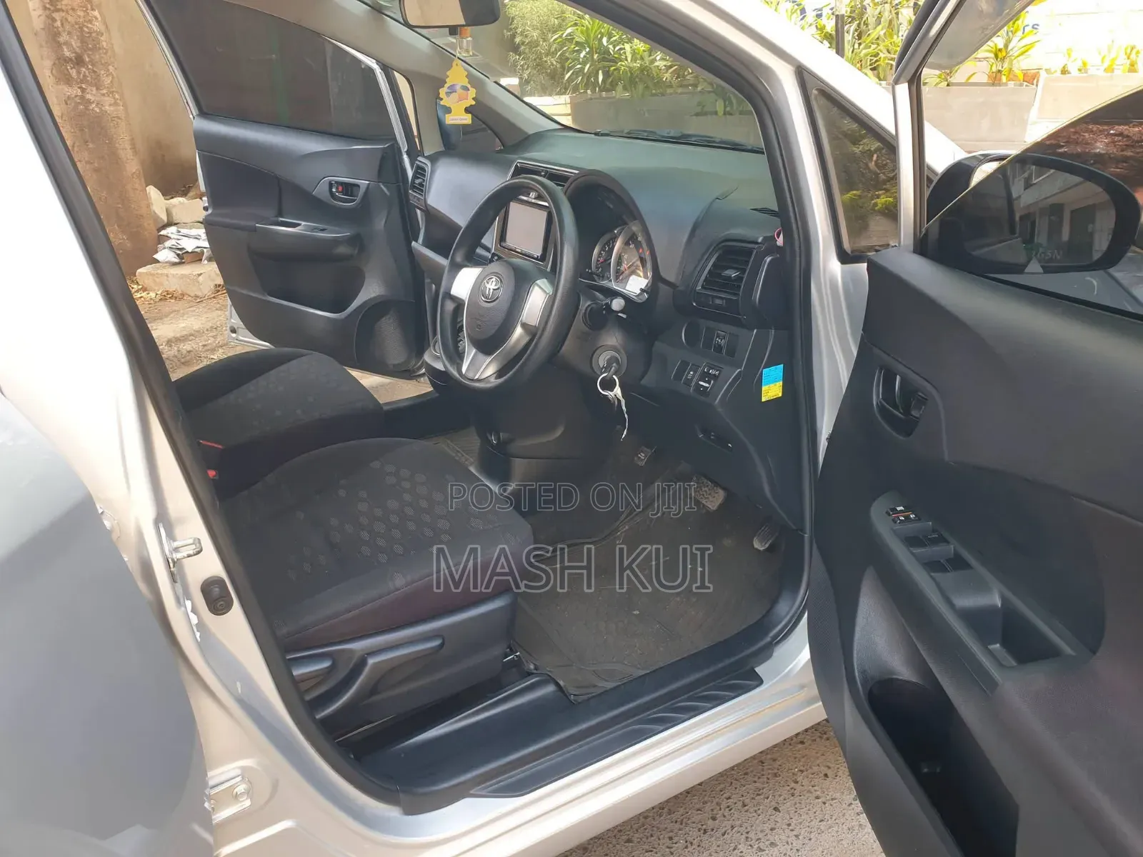 Toyota Ractis 2016 Silver