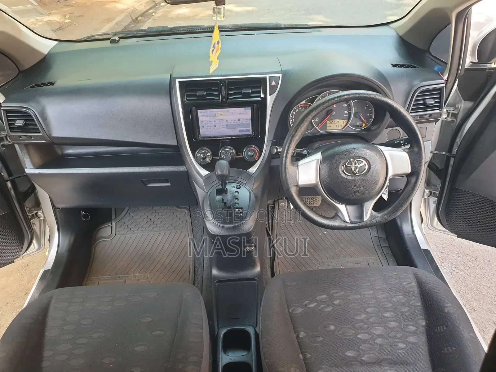 Toyota Ractis 2016 Silver