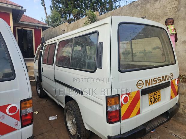 Nissan Caravan (Urvan) 2011 White