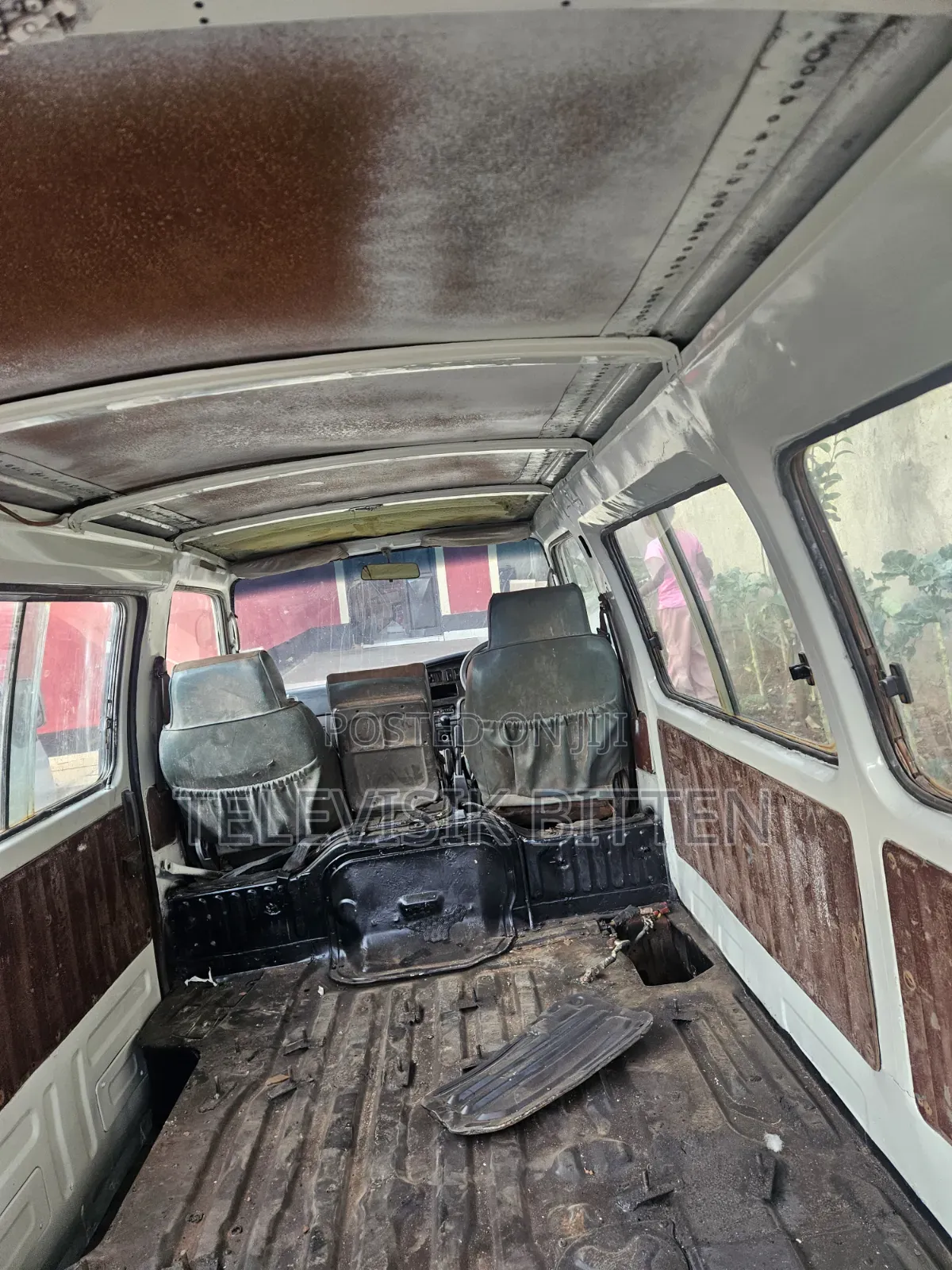 Nissan Caravan (Urvan) 2011 White
