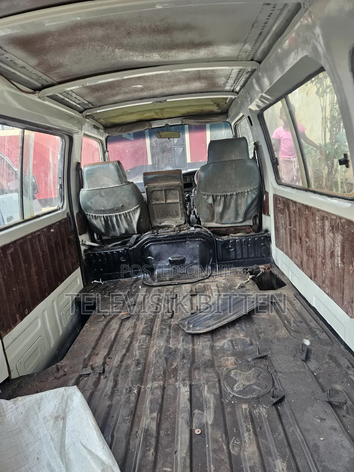 Nissan Caravan (Urvan) 2011 White