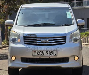 Toyota Noah 2012 Silver