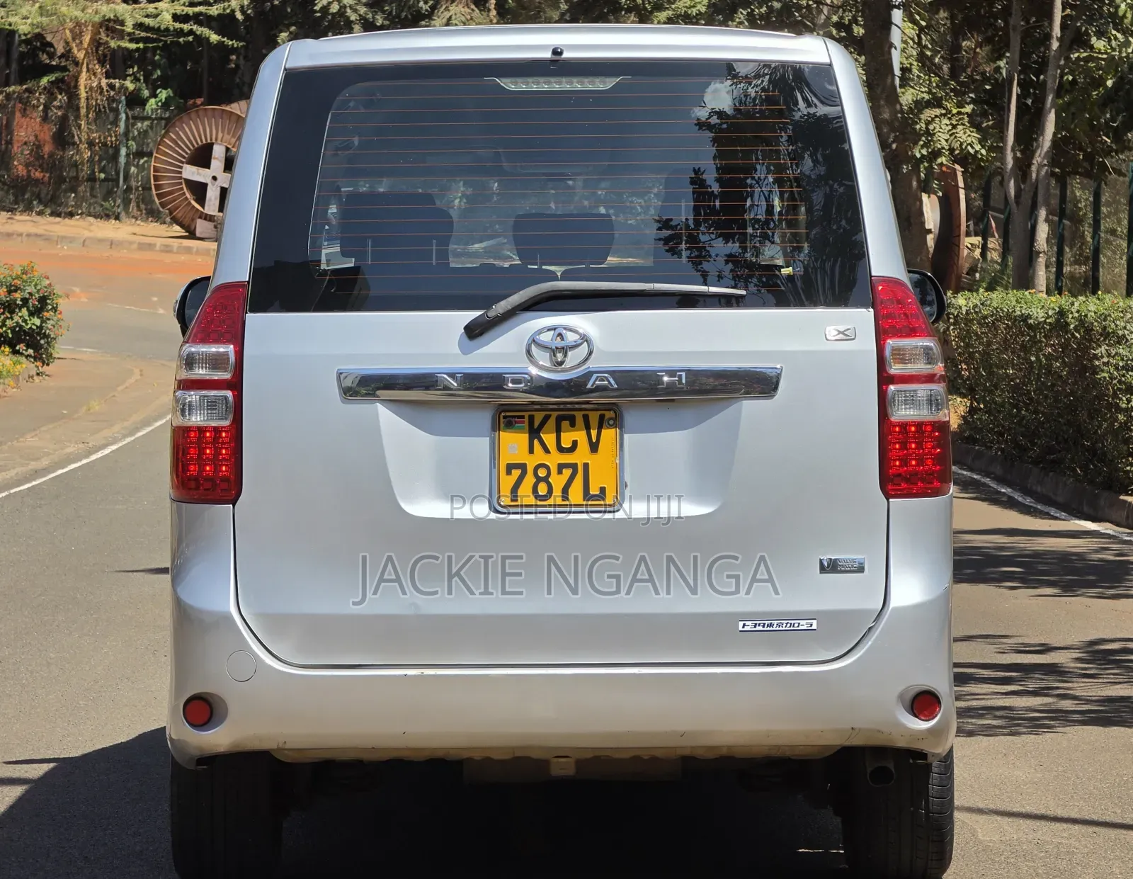 Toyota Noah 2012 Silver