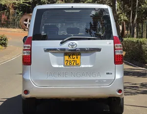 Toyota Noah 2012 Silver