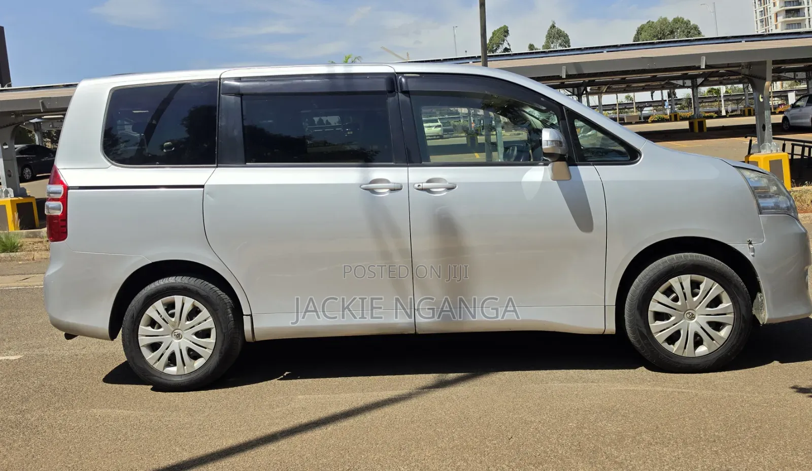 Toyota Noah 2012 Silver