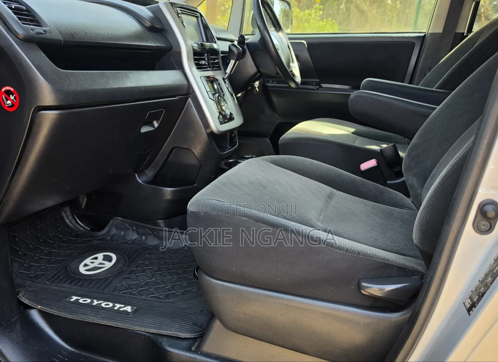 Toyota Noah 2012 Silver