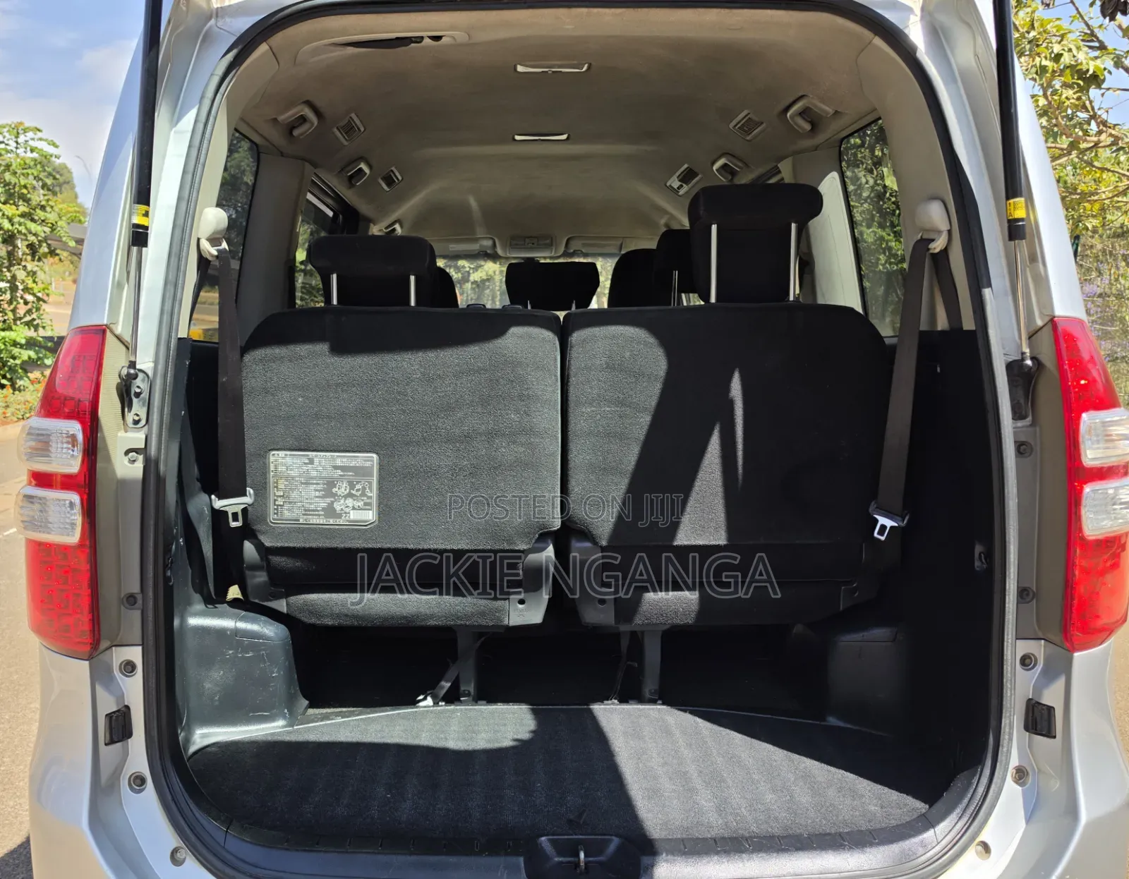Toyota Noah 2012 Silver