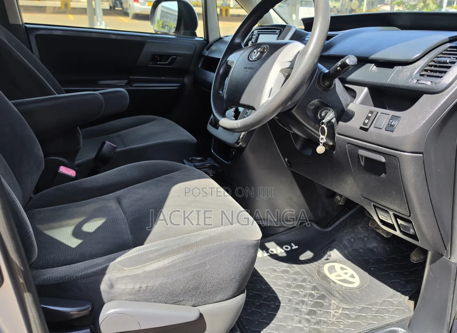 Toyota Noah 2012 Silver