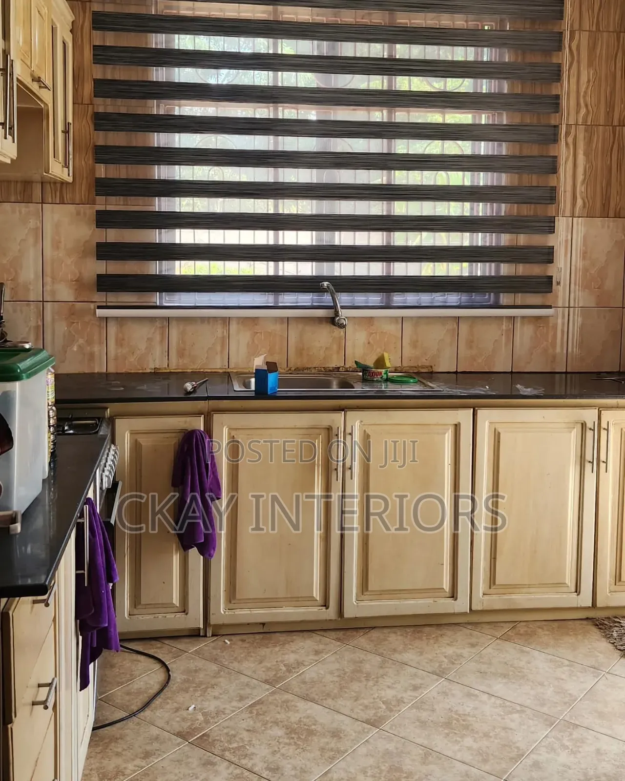 Stylish Protection From Harsh Sunlight With Horizontal Blinds