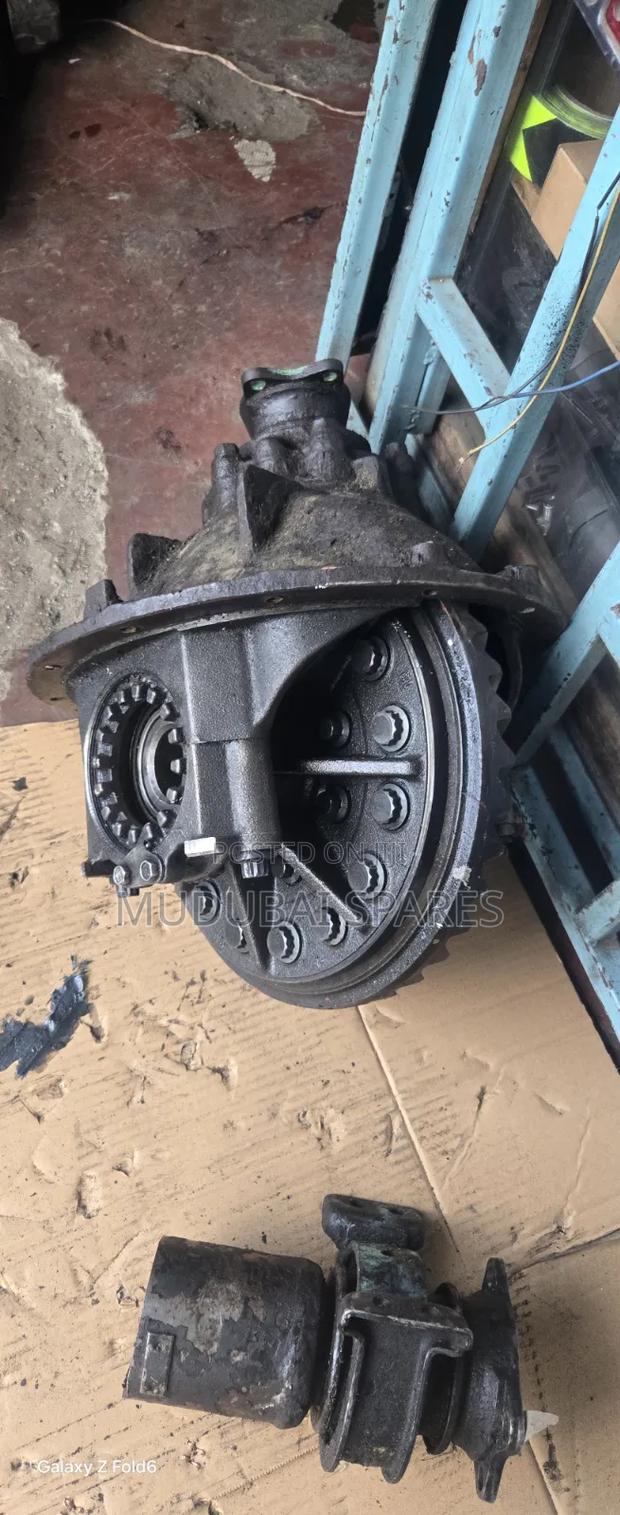 Isuzu Frr33 Differential Unit - thumbnail 2