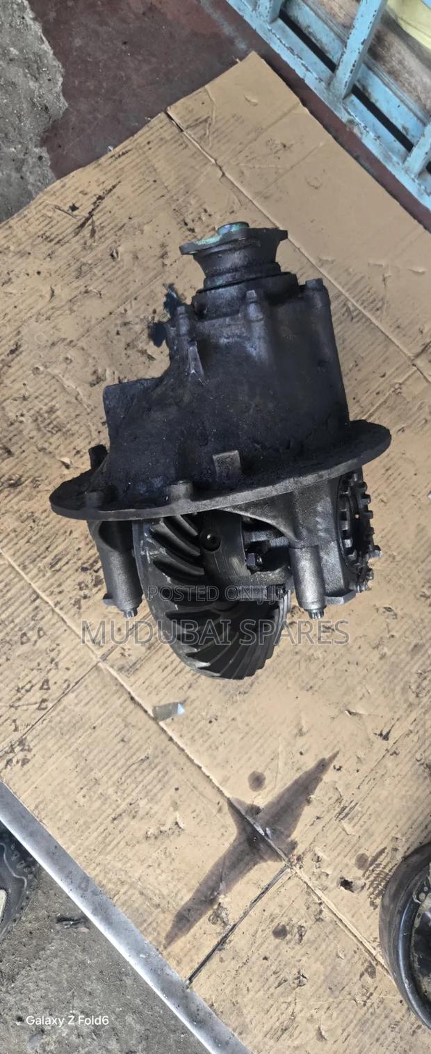 Isuzu Frr33 Differential Unit - thumbnail 3