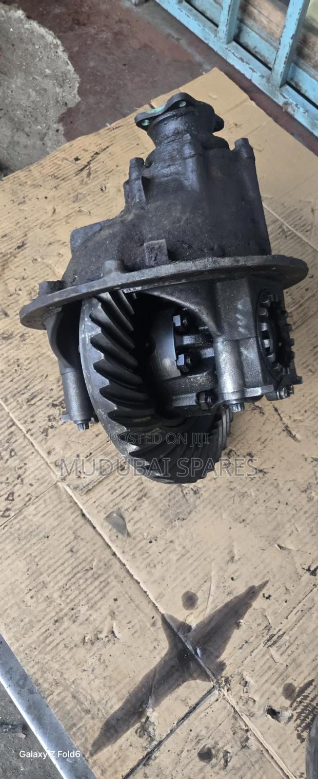 Isuzu Frr33 Differential Unit - thumbnail 4
