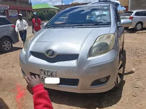 Toyota Vitz 1.3 FWD 5dr 2011 Silver