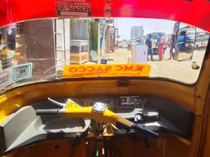 Piaggio 2019 Yellow