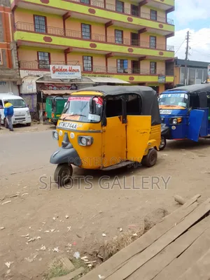 Piaggio 2019 Yellow