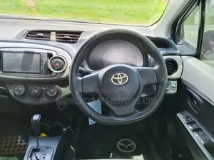 Toyota Vitz 2012 Pearl