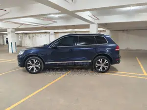 Volkswagen Touareg 2015 Blue