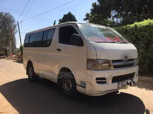 Toyota Grand HiAce G 3.0 Diesel Turbo 4WD 8-Seater 2002 White