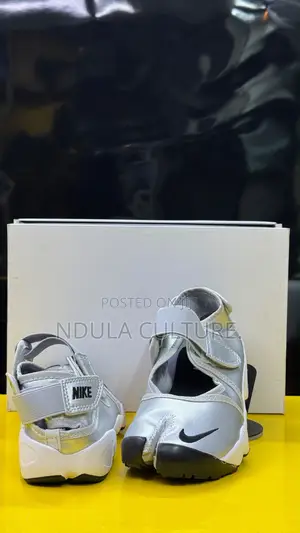 Nike Air Rift Split Toe