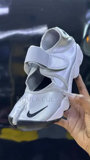 Nike Air Rift Split Toe