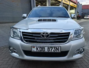 Toyota Hilux 3.0 D-4D 4x4 2013 Silver